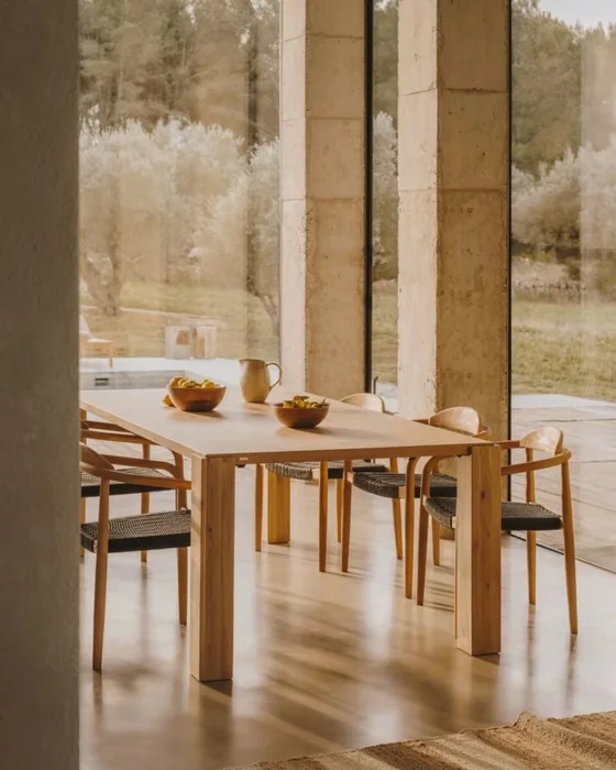 Mesa Deyanira de chapa de roble y patas de madera maciza de roble 220 x 110 cm en Madera natural - Mesas de comedor, Uruguay | Kavehome, vista 2