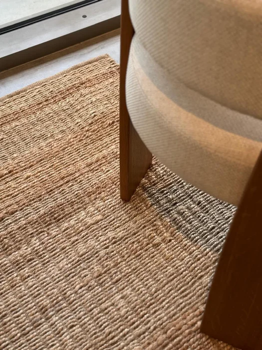 ALFOMBRA YUTE PROMO NATURAL NEGRO en Negro - Textiles, Uruguay | Masinfinito Casa