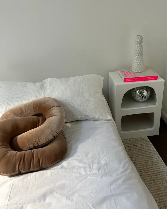 mesa de luz & arrimo AGIA en Blanco - Mesas de luz, Uruguay | Octo, vista 4