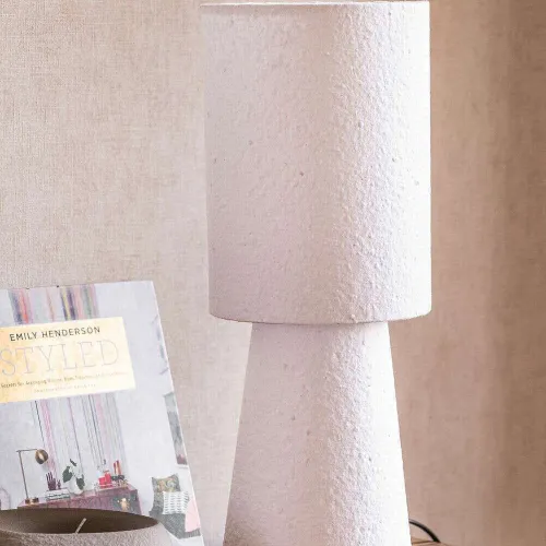 LAMPARA DE MESA RAENI en Off-white - Lámparas de mesa, Uruguay | La Iberica