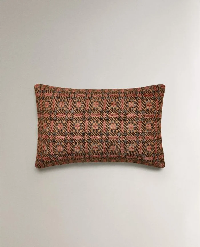 FUNDA COJÍN CUADROS GEOMÉTRICO en Multicolor - Textiles, Uruguay | Zara Home, vista 2