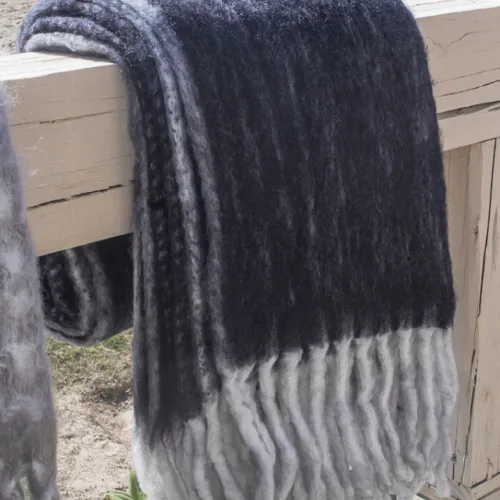 THROW BLEND LANA Y MOHAIR NEGRO en Negro - Textiles, Uruguay | Sentido Jose Ignacio