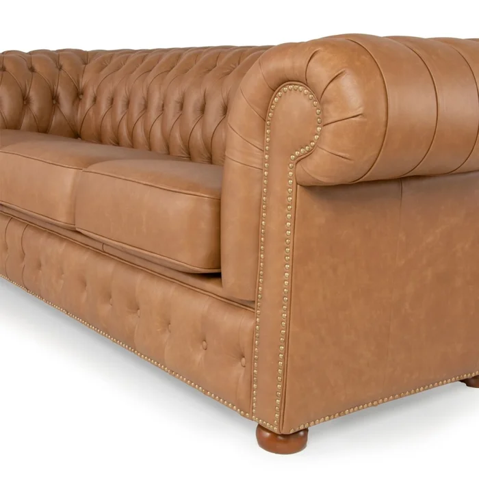 Sillón 100% Cuero - 3 Cuerpos - Chesterfield - Camel en Marrón - Sillones y sofás, Uruguay | Rústico Hogar, vista 4