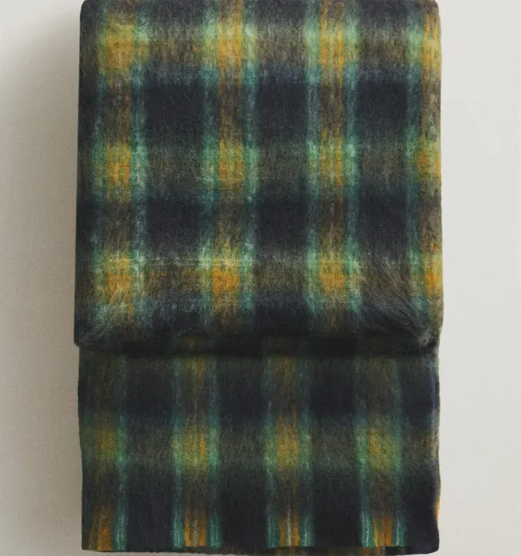 MANTA SUAVE CUADROS en Multicolor - Textiles, Uruguay | Zara Home