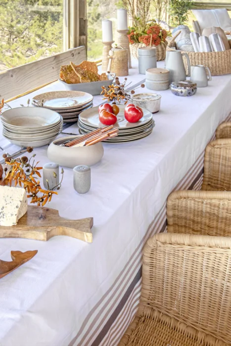 MANTEL RAYAS CRUDO Y BLANCO CON LINEA GRIS en Multicolor - Textiles, Uruguay | Sentido Jose Ignacio, vista 2