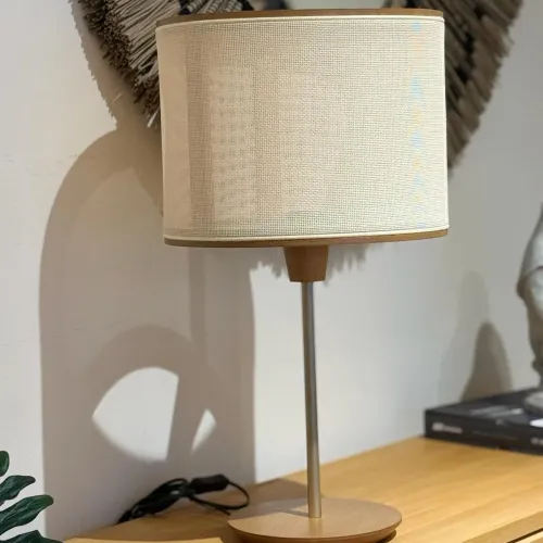 Lampara de mesa slim esterilla en Dorado - Lámparas de mesa, Uruguay | FMB