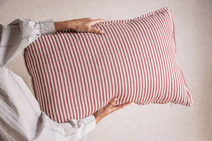 ALMOHADON LINO ALTO GRAMAJE RAYAS ROJAS - 70 X 43 CMS en Rojo - Textiles, Uruguay | La Iberica, vista 11