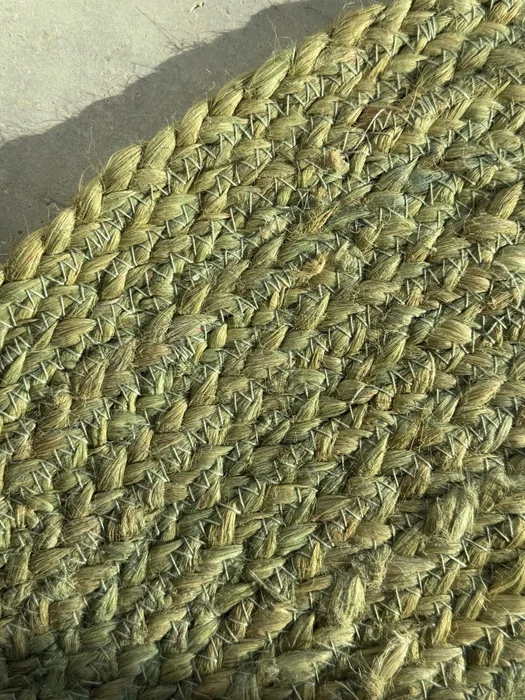 ALFOMBRA OVALADA YUTE VERDE SALVIA en Verde oliva - Alfombras, Uruguay | Más Infinito Casa, vista 2