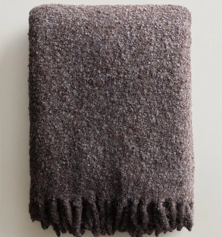 MANTA FLECOS en Marrón - Textiles, Uruguay | Zara Home