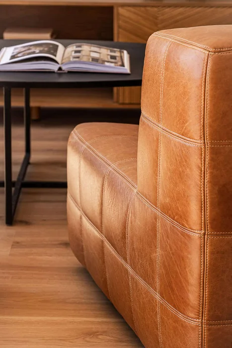 BUTACA COLUMBIA - CUERO ITALIANO CARAMELO en Marrón - Sillones y sofás, Uruguay | La Iberica, vista 4