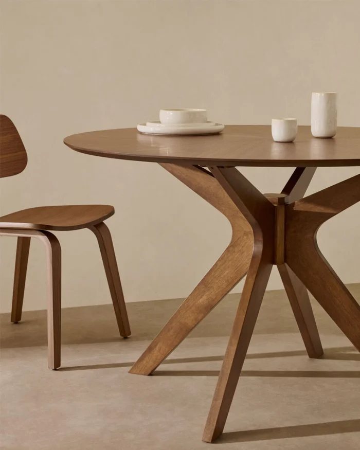 Mesa redonda Naanim - de chapa de nogal Ø 100 cm en Marrón - Mesas de comedor, Uruguay | Kavehome, vista 2