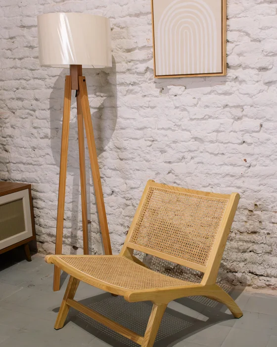 Lámpara De Pie Tripe Economy - Madera Natural en Madera natural - Lámparas de pie, Uruguay | Berna home, vista 2