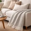 MANTA TEJIDA POLIESTER 125X150CM ZIG ZAG GRIS en Gris - Textiles, Uruguay | Decohogar, vista 3 de 3
