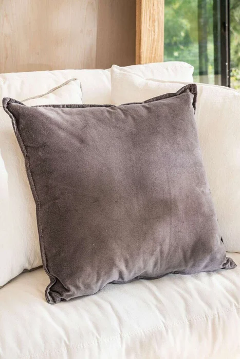 ALMOHADON TERCIOPELO GRIS - 55 X 55 CMS en Gris - Textiles, Uruguay | La Iberica, vista 2