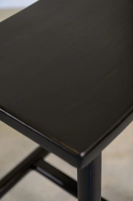 Banqueta de barra sin respaldo en madera teca negra - Butacas, banquetas y puffs, Uruguay | Entrecasa, vista 3