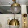 Luminaria colgante globo blanco y dorado chico en Blanco - Lámparas colgantes, Uruguay | FMB, vista 1 de 5