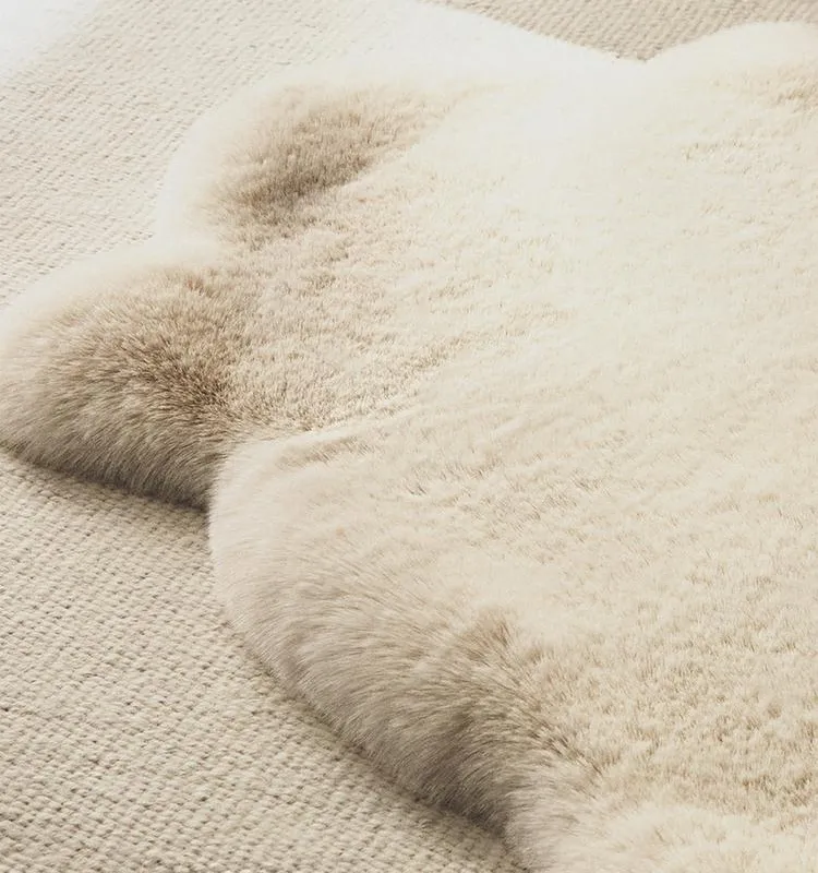 ALFOMBRA PEQUEÑA IRREGULAR PELO en Blanco - Alfombras, Uruguay | Zara Home