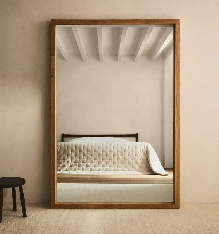 ESPEJO PIE GRANDE MADERA OLMO en Madera natural - Espejos, Uruguay | Zara Home