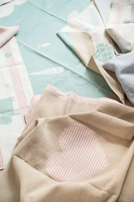 MANTA AUSTRIACA KIDS - CORAZON ROSA - Textiles, Uruguay | La Iberica, vista 9