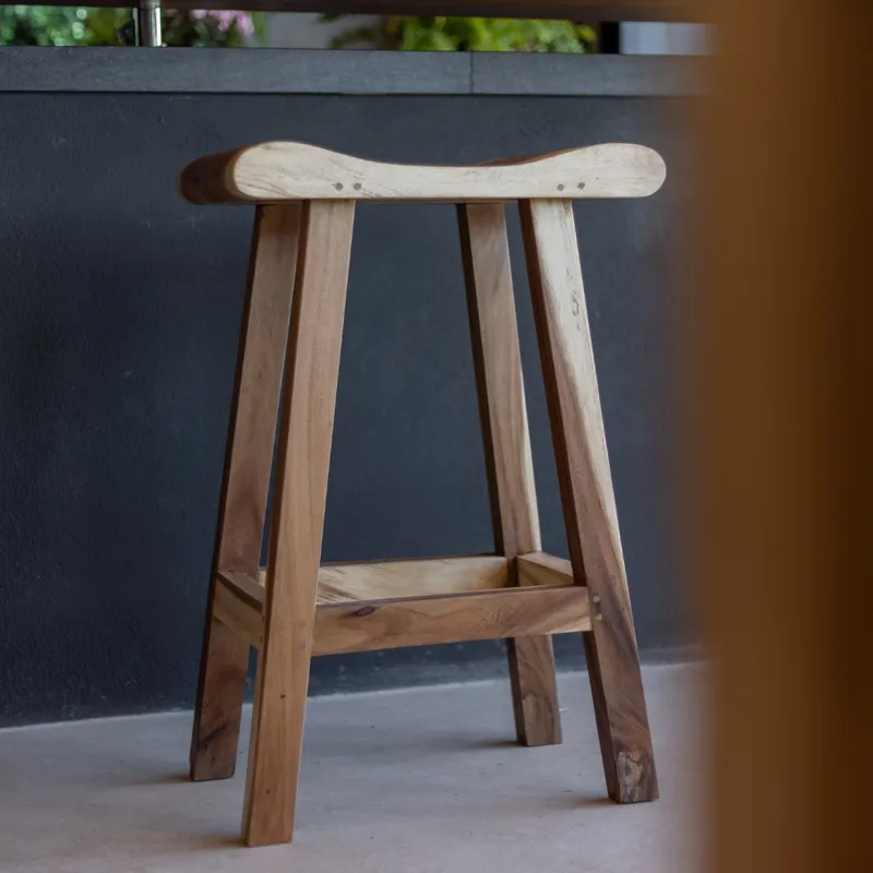 Banqueta / Taburete Baik en Madera natural - Butacas, banquetas y puffs, Uruguay | Casakos