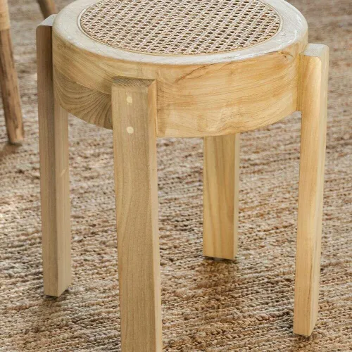 MESA AUXILIAR / BANQUITO DE TEKA Y RATTAN en Madera natural - Butacas, banquetas y puffs, Uruguay | La Iberica