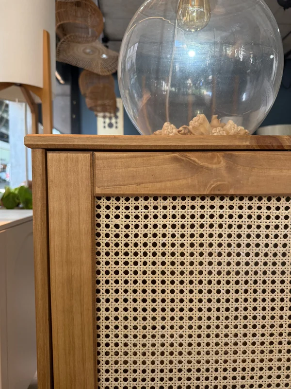 Aparador Bargueño Buffet 2 Puertas Madera de Pino – Linea Yakarta en Madera natural - Aparadores y recibidores, Uruguay | Berna Home, vista 4