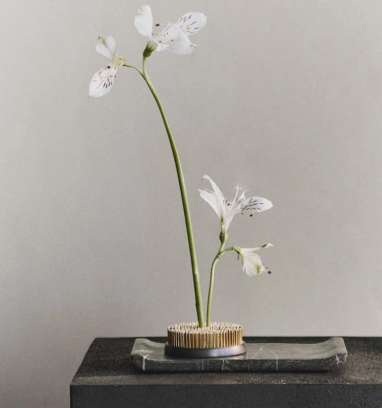 SOPORTE FLORES KENZAN - Jarrones, Uruguay | Zara Home