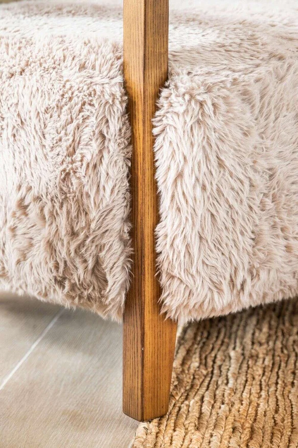 BUTACA WOOLY - WALNUT Y PELO LARGO en Beige - Butacas, banquetas y puffs, Uruguay | La Iberica, vista 2