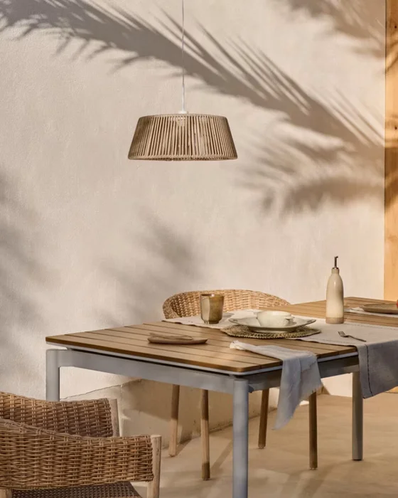 Mesa extensible de exterior Canyelles de polimadera y aluminio - blanco mate 140 (200) x 90 cm en Blanco, Marrón - Mesas de comedor, Uruguay | Kavehome, vista 2