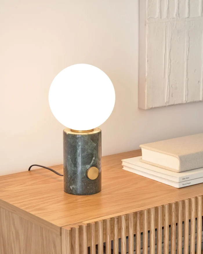Lámpara de mesa Lonela de mármol con acabado verde en Verde - Lámparas de mesa, Uruguay | Kavehome, vista 2
