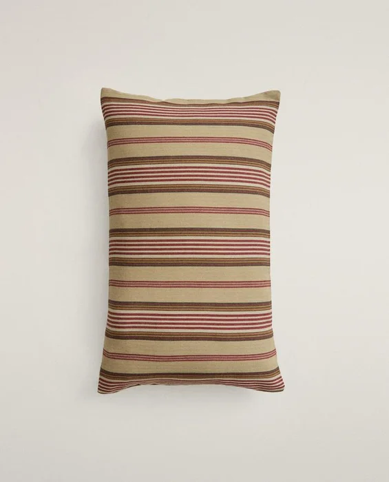 FUNDA COJÍN ALGODÓN RAYAS TEXTURA | KATHARINE POLE en Beige - Textiles, Uruguay | Zara Home, vista 4
