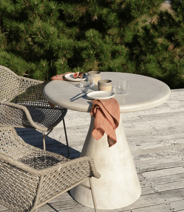 MESA COMEDOR NOVARA CEMENTO en Gris - Muebles para el exterior, Uruguay | Más Infinito Casa