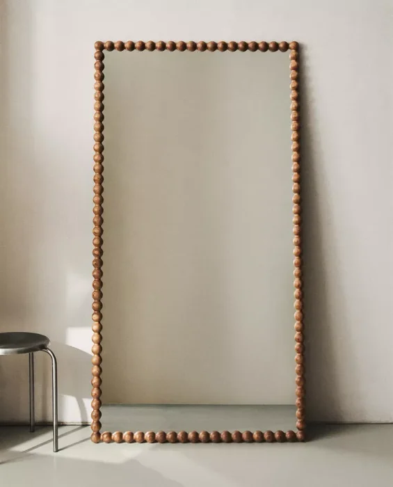 ESPEJO PIE GRANDE RECTANGULAR MARCO MADERA en Madera natural - Espejos, Uruguay | Zara Home