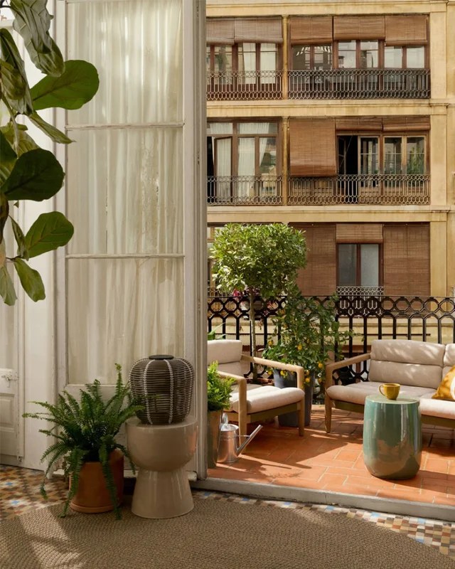 Mesa auxiliar exterior Mesquida de cerámica con acabado terracota glaseado Ø 35 cm - con acabado crudo glaseado Ø 36 cm en Beige - Mesas de arrimo, Uruguay | Kavehome, vista 3