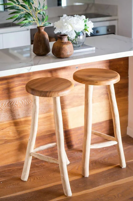 BANCO DE BAR LUCAS en Madera natural - Sillas, Uruguay | La Iberica