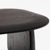 Mesa auxiliar Pirita de madera maciza de roble con - acabado negro 70,6 x 70 cm FSC 100% en Negro - Mesas de arrimo, Uruguay | Kavehome, vista 5 de 7