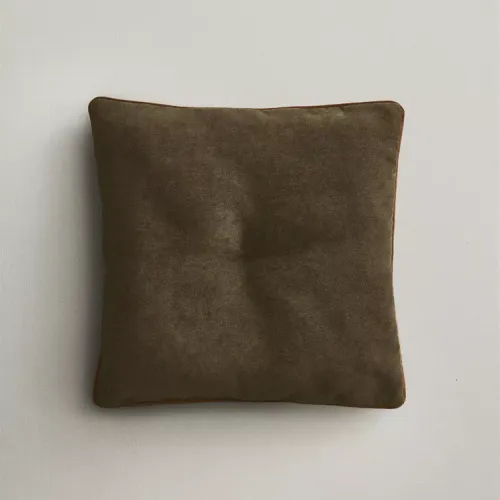 COJÍN SILLA PIPPING en Verde oliva - Textiles, Uruguay | Zara Home