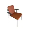 Silla con apoyabrazos - Tapizada en tela terracota, patas metal con detalle de circulo de madera. en Rojo - Sillas, Uruguay | Champagne Home, vista 4 de 5