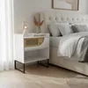 Mesa de luz con 1 cajón con detalle en madera y rattan. en Blanco - Mesas de luz, Uruguay | Champagne Home, vista 4 de 4