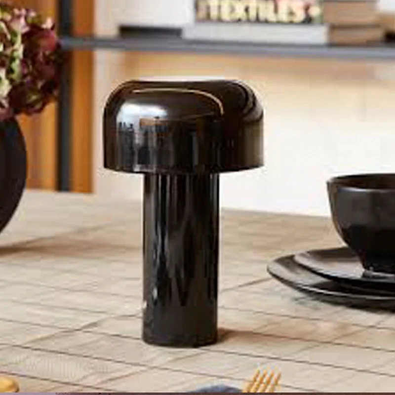 Lampara de mesa Led Svamp recargable en Negro - Lámparas de mesa, Uruguay | Alta Gracia Deco, vista 4