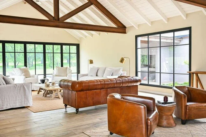 SILLON CHESTERFIELD CUERO ITALIANO - 3 CUERPOS en Marrón - Sillones y sofás, Uruguay | La Iberica, vista 29