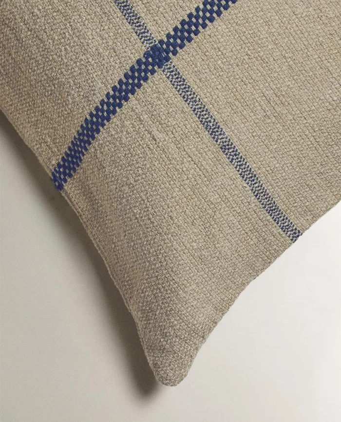 FUNDA COJÍN LÍNEA CONTRASTE en Beige - Textiles, Uruguay | Zara Home, vista 2