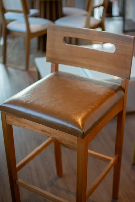 Banqueta Mia - Madera Maciza en Madera natural - Butacas, banquetas y puffs, Uruguay | Balton, vista 17