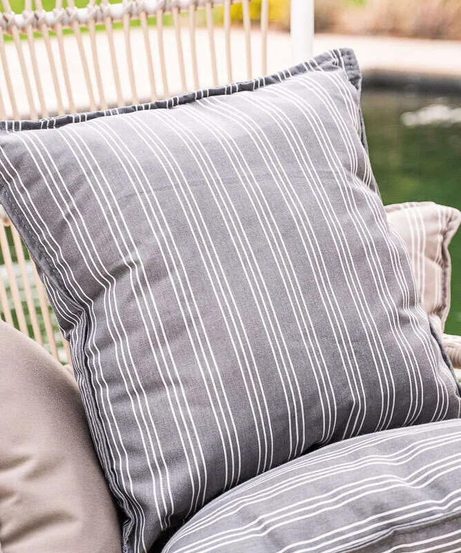 ALMOHADON EXTERIOR RAYAS - GRIS OSCURO - 45 X 45 en Gris - Muebles para el exterior, Uruguay | La Iberica