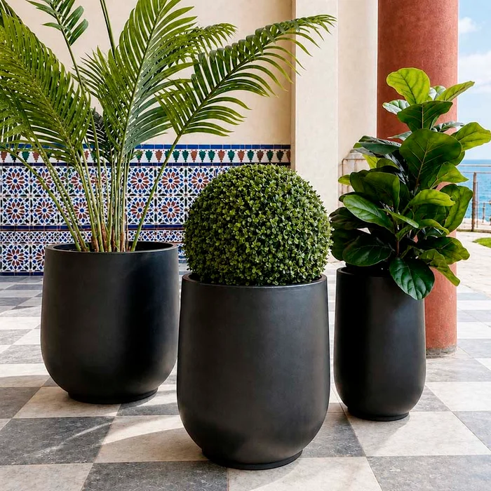 Maceta Mykonos cerámica Grande blanca/negra en Blanco - Macetas, Uruguay | Alta Gracia Deco, vista 3