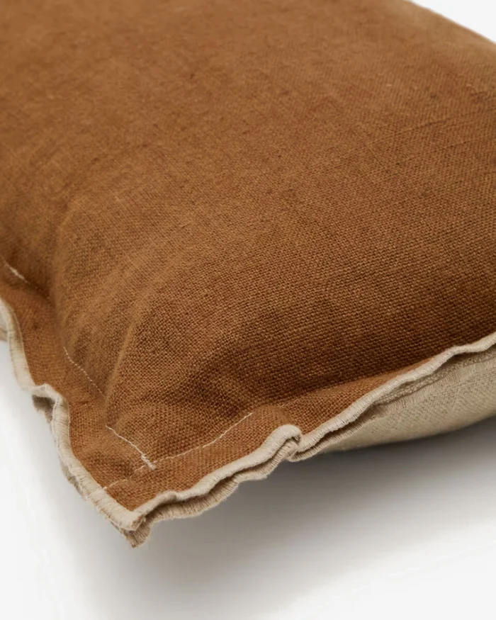 Almohadón Sagi de lino - de lino beige y marrón 30 x 50 cm en Marrón - Textiles, Uruguay | Kavehome, vista 2