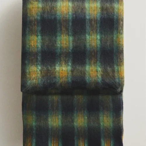 MANTA SUAVE CUADROS en Multicolor - Textiles, Uruguay | Zara Home