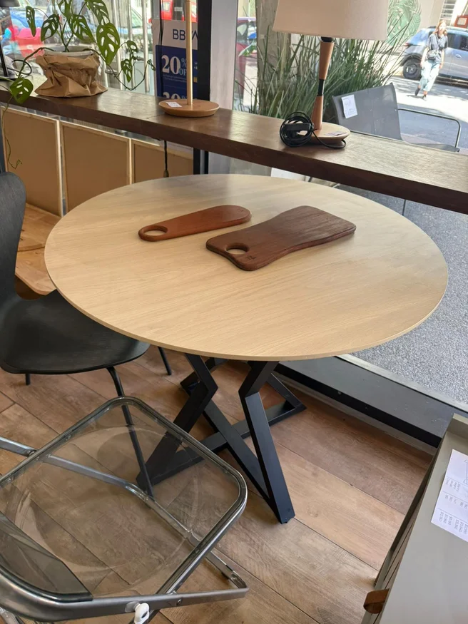 Mesa de Comedor Circular Louvre (90 cm) - Crudo en Madera natural - Mesas de comedor, Uruguay | Berna home, vista 2