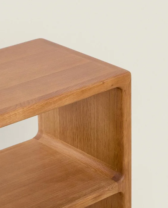 APARADOR ROBLE MIEL MEDIANO en Madera natural - Bibliotecas, Uruguay | Zara Home, vista 4