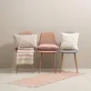 Almohadón HORNFIOL 35x50 chenille rosa en Rosa - Textiles, Uruguay | JYSK, vista 5 de 5